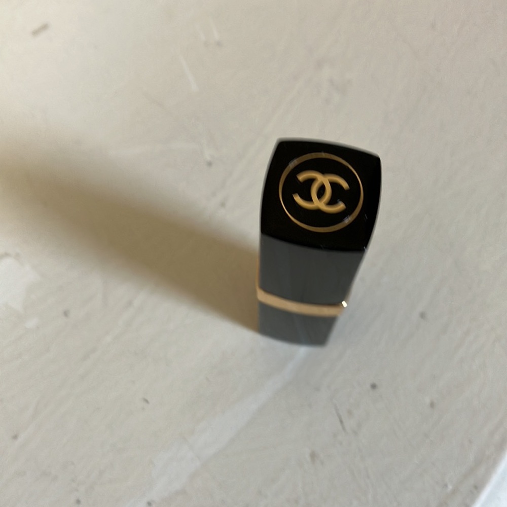 Lip trio. Part new & part sanitized incl. Chanel gold tone lipstick 💄 New gloss - Picture 4 of 7